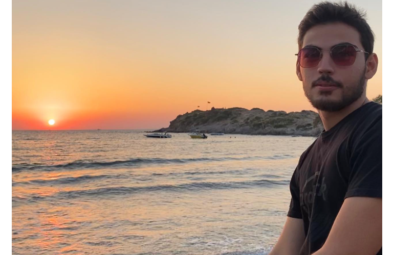 /pics/NewsPics/MasterChef Onur Dikbaş kimdir Genç şefin gastronomi serüveni ve başarıları1_34567.webp